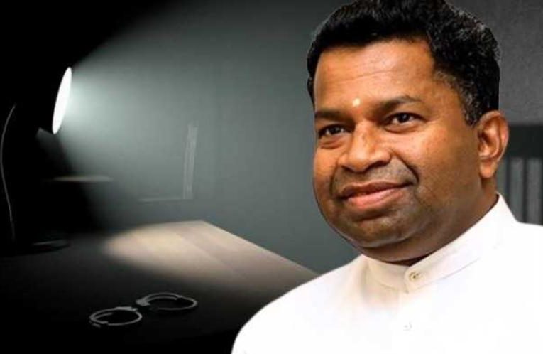 සිවනේසතුරෙයි චන්ද්‍රකාන්තන් පිල්ලෙයාන්ගෙන් සිදුකරන ප්‍රශ්න කිරීම්වලදී හෙළිවූ කරුණු මත ඝාතන හා පැහැර ගැනීම් සම්බන්ධයෙන් අත්අඩංගුවට ගත් පුද්ගලයින් තුන්දෙනා රඳවා තබා ප්‍රශ්න කරන බව පොලීසිය සඳහන් කරයි.