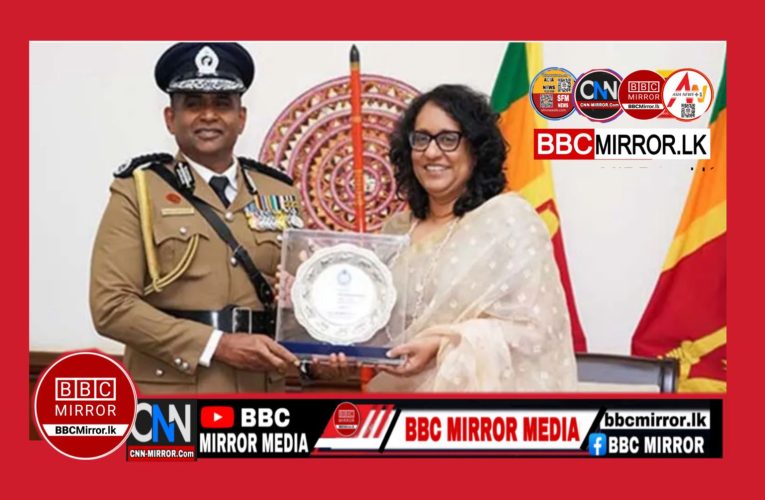 අගමැතිනිය සහ පොලිස්පති අතර හමුවක්   BBCMirror.lk .   CNN-Mirror.com ‘ asianewsplusone.com   sfmnewslk.com