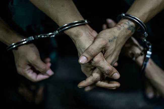 අල්ලස් ගත් රාජ්‍ය නිළධාරීන් තිදෙනෙක් අත් අඩංගුවට
