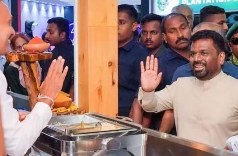 ප්‍රදර්ශනය නැරඹීමට ජනපති එක්වෙයි BBCMirror.lk .   CNN-Mirror.com ‘ asianewsplusone.com   sfmnewslk.com