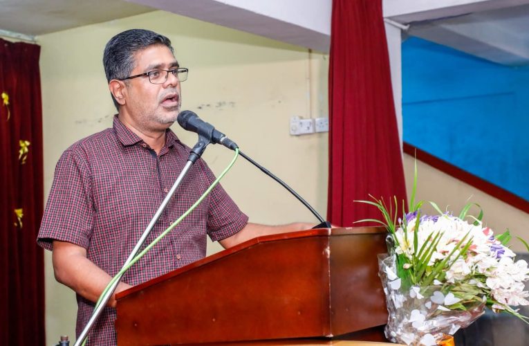 ඇමතිවරුන්ගේ වත්කම් දැක්කම මතක් වෙන්නේ සුදු ඇඳගෙන කළු ඇවිදින් නාට්‍යය – මුජිබර් රහුමාන්