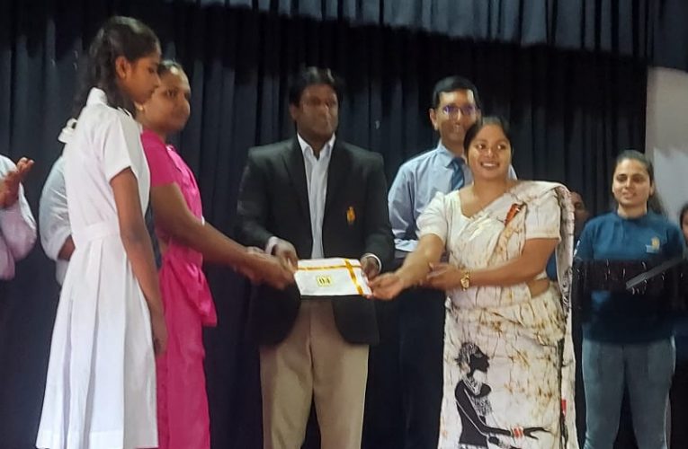පාසල් ක්‍රිකට් සංවර්ධන වැඩසටහන යටතේ ක්‍රිකට් ක්‍රීඩා උපකරණ කට්ටල බෙදා දීම BBCMirror.lk .   CNN-Mirror.com ‘ asianewsplusone.com   sfmnewslk.com