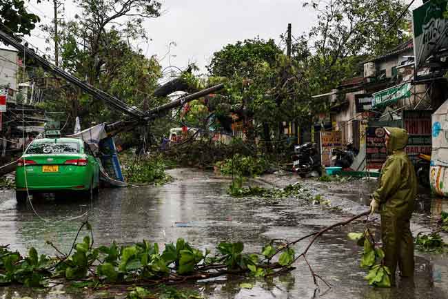 බුවාලෝයි සුළි කුණාටුවෙන් හතක් මරුට