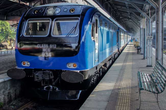 උඩරට මාර්ගයේ දුම්රිය ගමනාගමනය තවදුරටත් සීමා කෙරේ