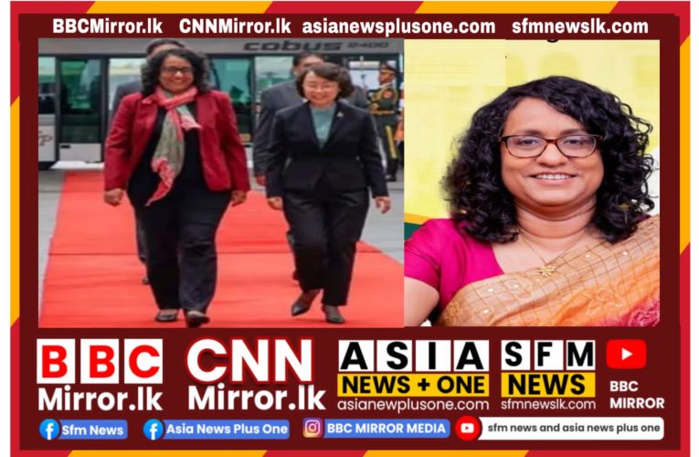 අගමැතිනිය චීනයේ බීජිං වෙත ළඟාවෙයි