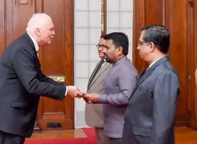 නව රාජ්‍ය තාන්ත්‍රිකයින් පස්දෙනෙක් ජනපතිට අක්තපත්‍ර භාරදෙයි
