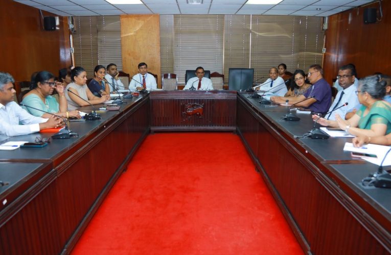 ජාත්‍යන්තර පර්යේෂණ ප්‍රදාන ලබා ගැනීමේදී , පර්යේෂකයින්ට සහ  ආයතනයන්ට මුහුණ දීමට ඇති තීරණාත්මක බාධක විසදිමට විද්‍යා හා තාක්ෂණ අමාත්‍යාංශය මූලිකත්වය ගනි.