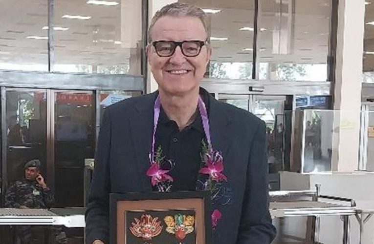 එංගලන්ත ක්‍රිකට් පාලක මණ්ඩලයේ සභාපති රිචඩ් විලියම් තොම්සන් ( Richard William Thompson ) මහතා සති 02ක නිල සංචාරයක් සඳහා ඉයේ (24) දිවයිනට පැමිණෙ