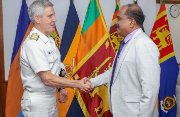 USA පැසිෆික් නාවික බල ඇණියේ ප්‍රධානියා ආරක්ෂක නියෝජ්‍ය අමාත්‍යවරයා හමුවෙයි.!