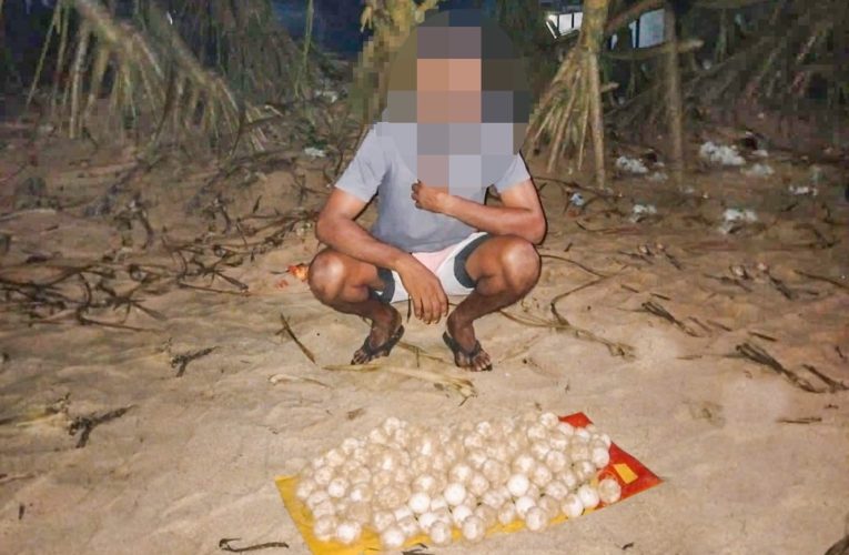 කැස්බෑව බිත්තර තබාගත් අයෙක් රන්දොඹේදී අල්ලයි.