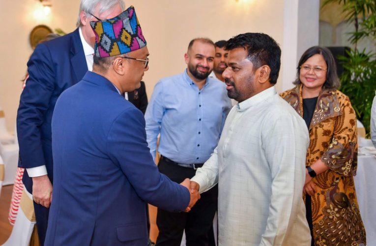 ඉස්ලාම් බැතිමතුන්ගේ දෛනික රාමසාන් උපවාසය අවසන් කිරීම වෙනුවෙන් පැවති ඉෆ්තාර් සැමරුමකට ජනපති එක් වෙයි‍..