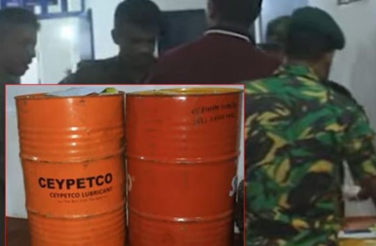 පූගොඩ පොලිස් විශේෂ කාර්ය බලකායේන් ඊයේ (02) දින නිසි බලපත්‍රයක් හෝ හේතුසාධකයක් නොමැතිව ඩීසල් ලීටර් 413 ක් ළඟ තබාගෙන සිටි සැකකරුවෙකු අත්අඩංගුවට