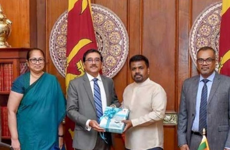 ශ්‍රී ලංකා මහ බැංකුවේ “වාර්ෂික ආර්ථික විවරණය 2025” සහ “මූල්‍ය ප්‍රකාශ සහ මෙහෙයුම් 2025” වාර්තා ජනාධිපති අනුර කුමාර දිසානායක මහතා වෙත පිළිගැන්වීම අද සිදුවිය