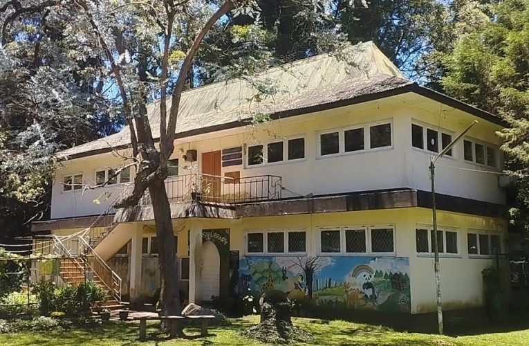 අලුත්වැඩියා කටයුතු හේතුවෙන් තැපැල් කාර්යාලය ළමා පුස්තකාලය වෙත මාරු කිරීමට ගත් තීරණයට පාර්ශව රැසකගේ විරෝධතාව.