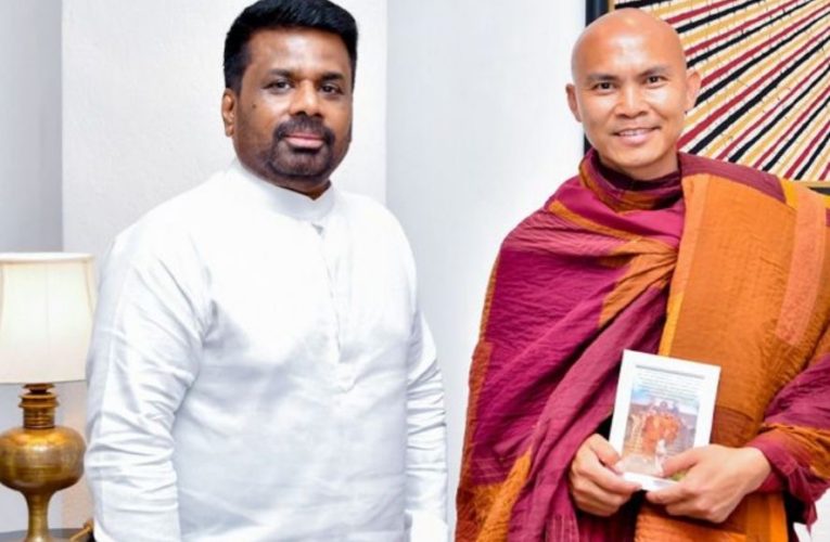 දිවයිනෙන් පිටව යාමට පෙර ජනපති හමු වූ පූජ්‍ය පඤ්ඤාකර හිමි