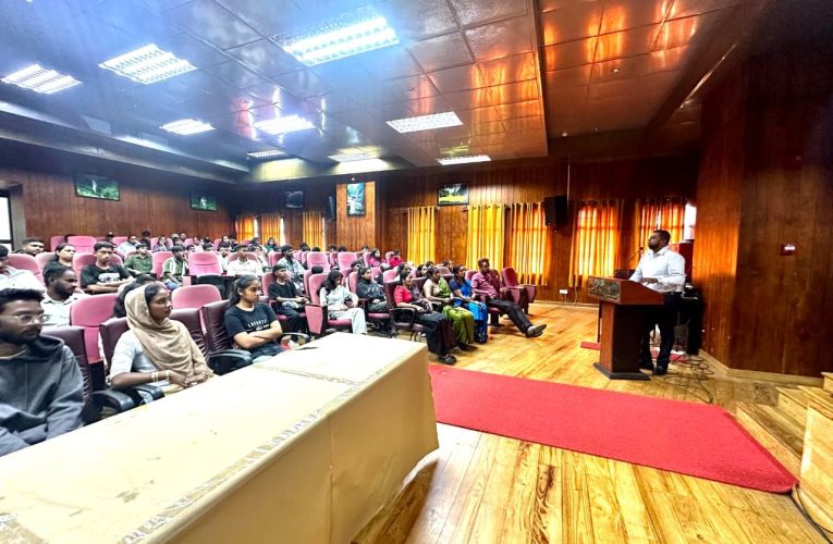 කන්ද උඩරට තරුණ තරුණියන්ගේ කොරියානු රැකියා සිහිනය සැබෑ කරන්න නුවරඑළිය දිස්ත්‍රික් ලේකම් කාර්යාලයෙ මූලිකත්වයෙන් දකුණු කොරියානු සෙමාවුල් පදනමේ සහයෝගීතාවයෙන් තෙවන වරටත් දරුවන් 140කට විධිමත් හා සවිමත් අත්තිවාරමක් .