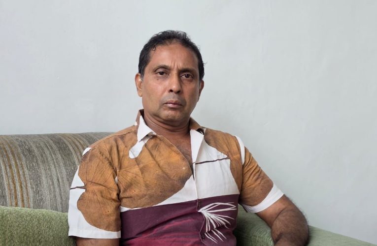 රාජපක්ෂලාගේ නඩු ගැන කියද්දී සජිත්ට රිදෙන්නේ ඇයි? – චමීර පෙරේරා හැටන්හිදී ප්‍රශ්න කරයි