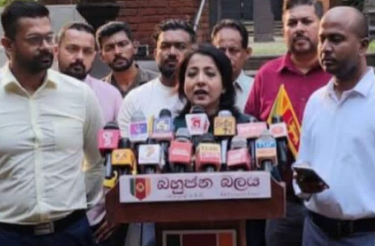 චරිත් අබේසිංහව පක්ෂයෙන් ඉවත් කරයි
