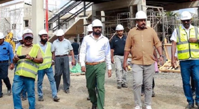 මෙරට බහුවිධ ප්‍රවාහන මධ්‍යස්ථාන ව්‍යාපෘතිය යටතේ ඉදිකෙරෙමින් පවතින අනුරාධපුර දක්‍ෂිණ බහුවිධ ප්‍රවාහන මධ්‍යස්ථානය