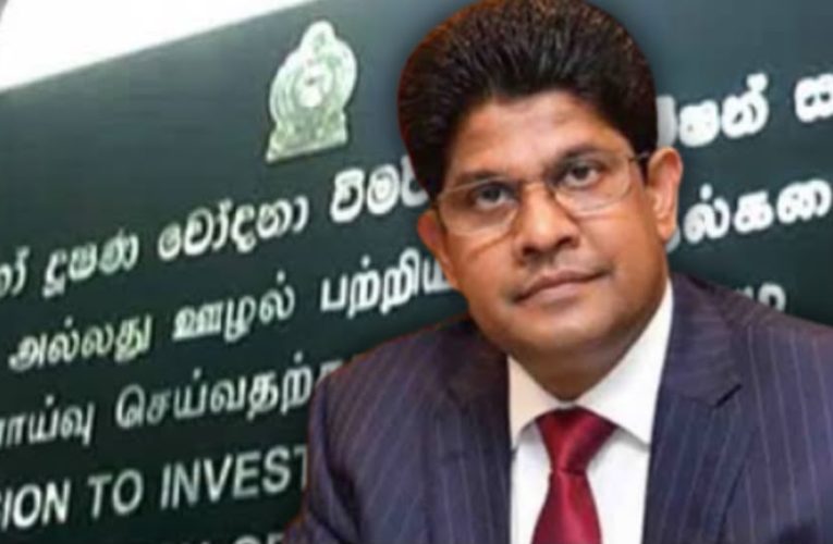 පාර්ලිමේන්තුවේ හිටපු නියෝජ්‍ය මහලේකම් චමින්ද කුලරත්න මහතා අද (13) අල්ලස් හෝ දූෂණ චෝදනා විමර්ශන කොමිෂන් සභාව වෙත පැමිණ තිබේ.
