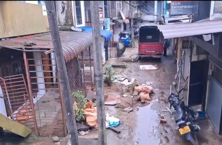 හැටන් මහජන වැසිකිළිය පිටාර ගලයි අපද්‍රව්‍ය දික්ඔයට, කාසල්රි ජලාශයටද?