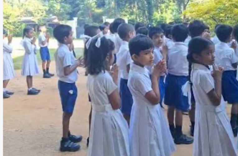 නව පාසල් වාරය අදිනි ඇරඹේ