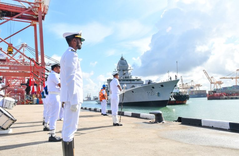 ඉන්දීය යුධ නෞකාව කොළඹ වරායට.