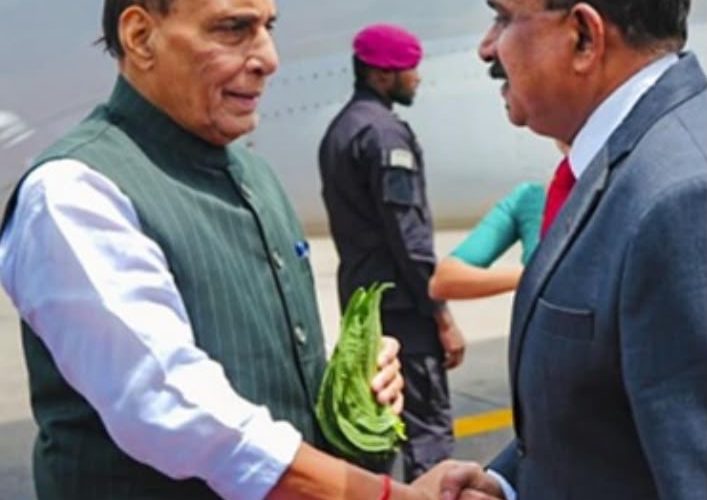 ඉන්දීය ආරක්ෂක අමාත්‍ය අද දින ලංකාව සහ ඉන්දියාව ආරක්ෂක සහයෝගිතා ගිවිසුම් තුනකට අත්සන් තැබීමට නියමිත බව විදේශ කටයුතු අමාත්‍ය විජිත හේරත් තහවුරු කළේය.