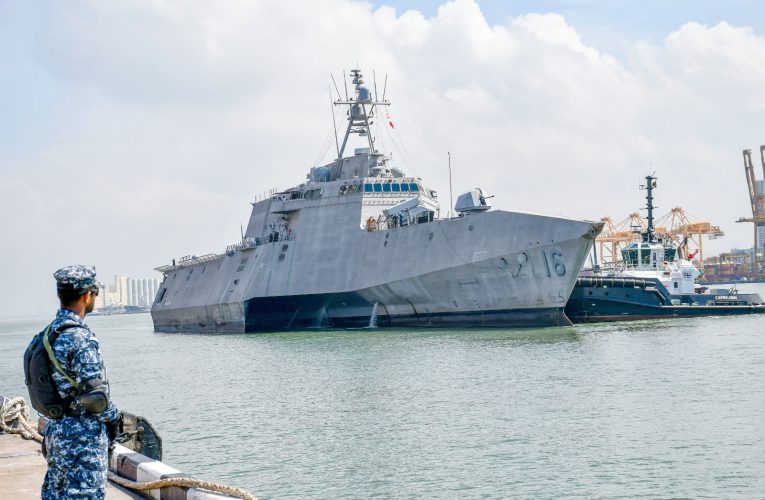 ඇමරිකානු යුධ නෞකාවක් කොළඹ වරායට.
